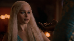 extant_GameOfThrones_2x05-TheGhostOfHarrenhal_5023