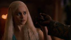 extant_GameOfThrones_2x05-TheGhostOfHarrenhal_5025