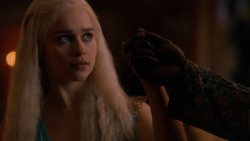 extant_GameOfThrones_2x05-TheGhostOfHarrenhal_5026