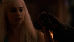extant_GameOfThrones_2x05-TheGhostOfHarrenhal_5027