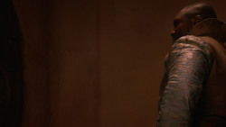 extant_GameOfThrones_2x05-TheGhostOfHarrenhal_5038