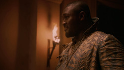 extant_GameOfThrones_2x05-TheGhostOfHarrenhal_5100