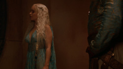 extant_GameOfThrones_2x05-TheGhostOfHarrenhal_5103