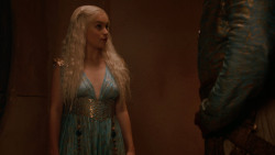 extant_GameOfThrones_2x05-TheGhostOfHarrenhal_5111