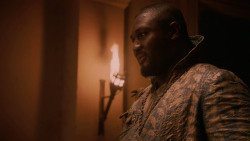extant_GameOfThrones_2x05-TheGhostOfHarrenhal_5123