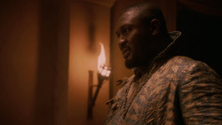extant_GameOfThrones_2x05-TheGhostOfHarrenhal_5124