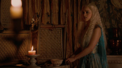 extant_GameOfThrones_2x05-TheGhostOfHarrenhal_5253