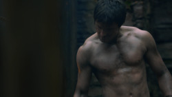 extant_GameOfThrones_2x05-TheGhostOfHarrenhal_5488