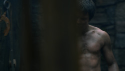 extant_GameOfThrones_2x05-TheGhostOfHarrenhal_5489