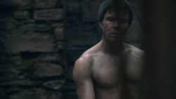 extant_GameOfThrones_2x05-TheGhostOfHarrenhal_5491