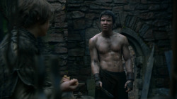 extant_GameOfThrones_2x05-TheGhostOfHarrenhal_5515