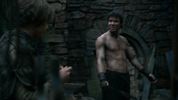 extant_GameOfThrones_2x05-TheGhostOfHarrenhal_5521