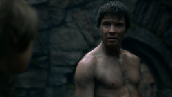 extant_GameOfThrones_2x05-TheGhostOfHarrenhal_5526