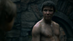 extant_GameOfThrones_2x05-TheGhostOfHarrenhal_5527