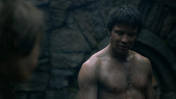 extant_GameOfThrones_2x05-TheGhostOfHarrenhal_5531