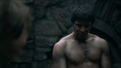 extant_GameOfThrones_2x05-TheGhostOfHarrenhal_5532