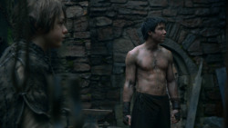 extant_GameOfThrones_2x05-TheGhostOfHarrenhal_5535