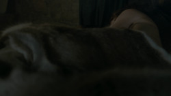extant_GameOfThrones_2x07-AManWithoutHonor_0005