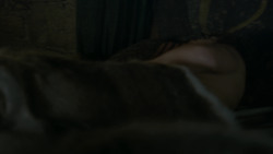 extant_GameOfThrones_2x07-AManWithoutHonor_0006