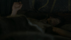 extant_GameOfThrones_2x07-AManWithoutHonor_0008