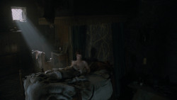 extant_GameOfThrones_2x07-AManWithoutHonor_0019