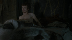 extant_GameOfThrones_2x07-AManWithoutHonor_0021