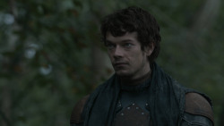 extant_GameOfThrones_2x07-AManWithoutHonor_0218