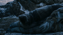 extant_GameOfThrones_2x07-AManWithoutHonor_0414