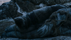 extant_GameOfThrones_2x07-AManWithoutHonor_0415