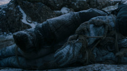 extant_GameOfThrones_2x07-AManWithoutHonor_0416