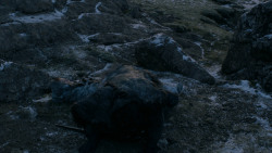 extant_GameOfThrones_2x07-AManWithoutHonor_0459