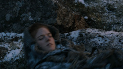 extant_GameOfThrones_2x07-AManWithoutHonor_0465