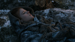 extant_GameOfThrones_2x07-AManWithoutHonor_0475