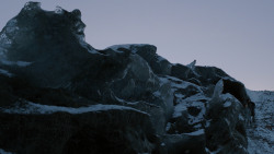 extant_GameOfThrones_2x07-AManWithoutHonor_0576