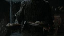 extant_GameOfThrones_2x07-AManWithoutHonor_0881