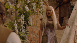 extant_GameOfThrones_2x07-AManWithoutHonor_1595