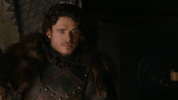 extant_GameOfThrones_2x07-AManWithoutHonor_2049