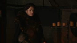 extant_GameOfThrones_2x07-AManWithoutHonor_2076