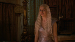extant_GameOfThrones_2x07-AManWithoutHonor_2397