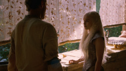 extant_GameOfThrones_2x07-AManWithoutHonor_2447
