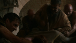 extant_GameOfThrones_2x07-AManWithoutHonor_2934