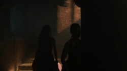 extant_GameOfThrones_2x07-AManWithoutHonor_3039