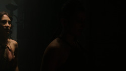 extant_GameOfThrones_2x07-AManWithoutHonor_3042