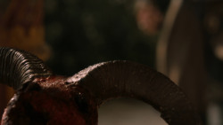 extant_GameOfThrones_2x07-AManWithoutHonor_4132