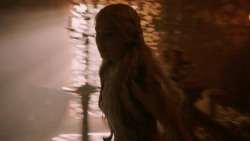 extant_GameOfThrones_2x07-AManWithoutHonor_4535
