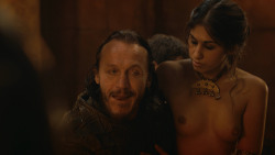 extant_GameOfThrones_2x09-Blackwater_0988