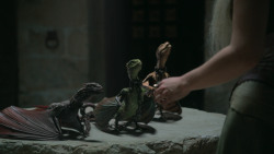 extant_GameOfThrones_2x10-ValarMorghulis_5214
