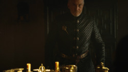 extant_GameOfThrones_3x01-ValarDohaeris_3129