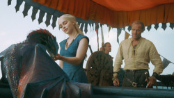 extant_GameOfThrones_3x01-ValarDohaeris_3732