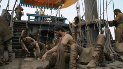 extant_GameOfThrones_3x01-ValarDohaeris_3830
